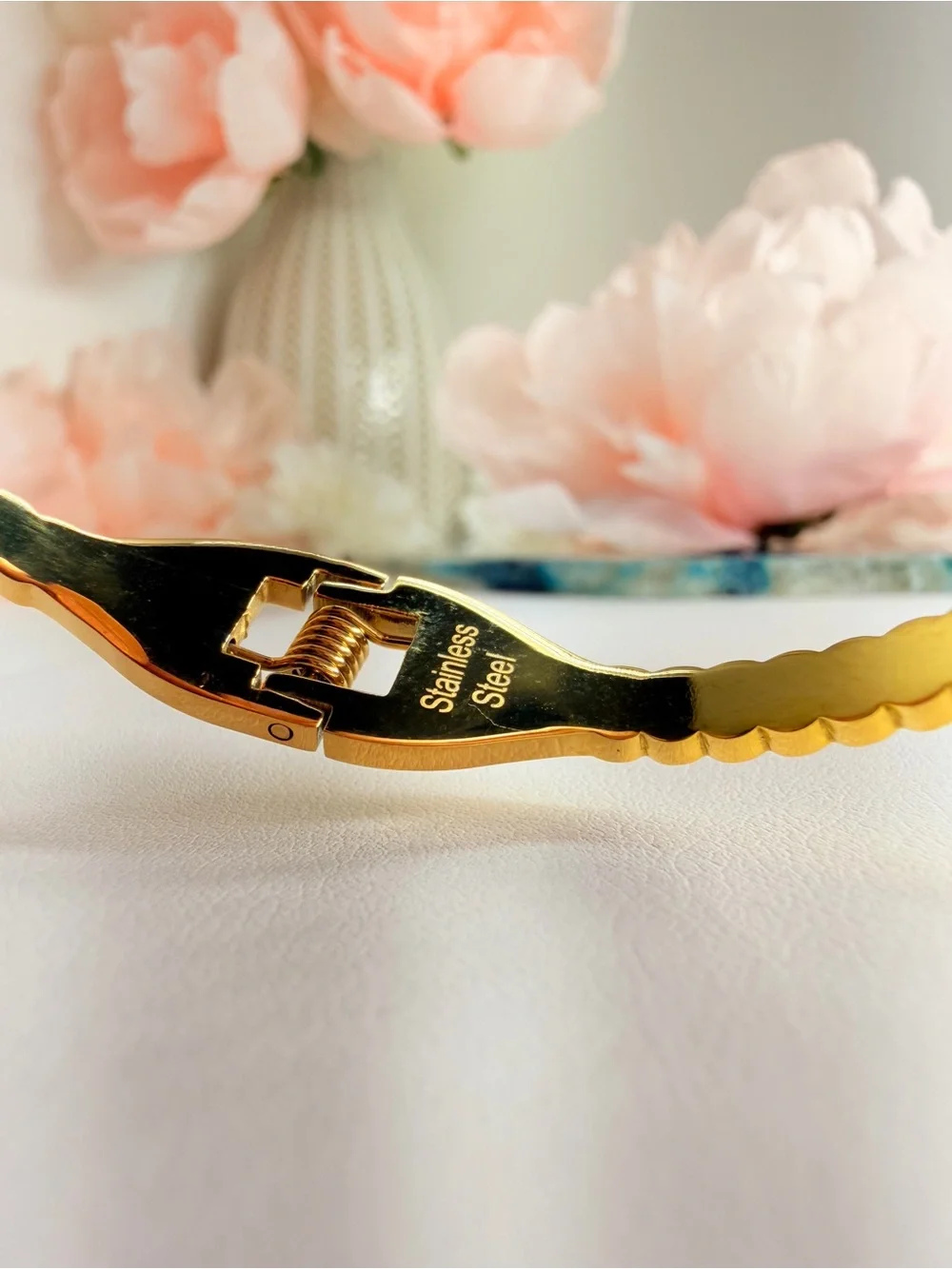Stainless steel Gold Bangle Bracelet with White Mother-of-Pearl Clover Accent